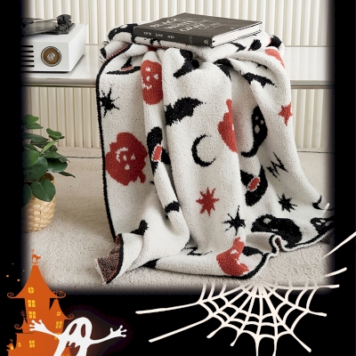 White Halloween Blanket with Pumpkin, Bat and Ghost Pattern - Size 130*160cm