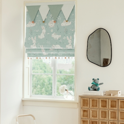 Store Bateau Tissu Chenille Sur-Mesure pour Enfants avec Motifs Lapins et Pompons Décoratifs - Azur Doux