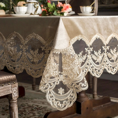 Nappe Rectangulaire ORNATE en Dentelle Champagne Imperméable et Antitache