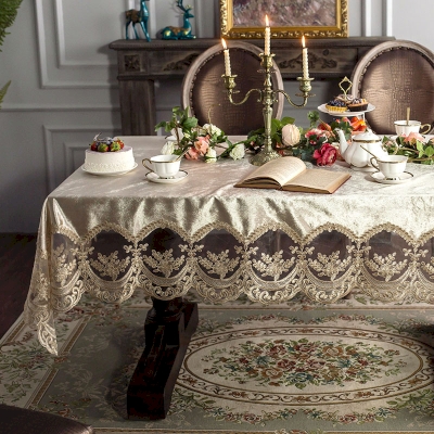 Nappe Rectangulaire ORNATE en Dentelle Champagne Imperméable et Antitache