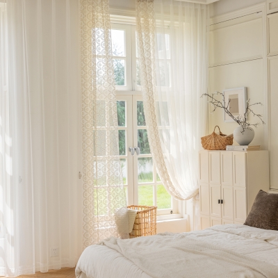 Voilage Anissa Sur Mesure, Broderie Beige, Motifs de Écailles et de Flocons