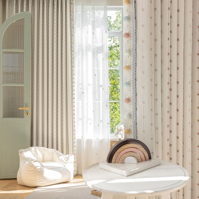 Rideau Enfant Occultant Sur Mesure STELLA, Tissu Chenille, Petites Croix Brodées
