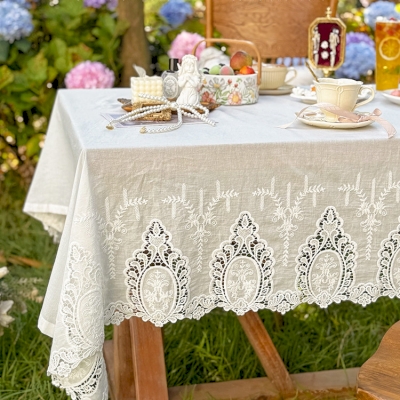 Nappe Blanche LÉONARA, Tissu Coton, Bordure Dentelle Florale Élégante
