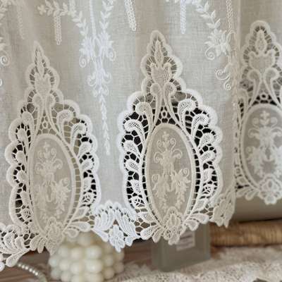 Brise-Bise Sur Mesure LÉONARA, Tissu Coton, Bordure Dentelle Florale Blanche Élégante