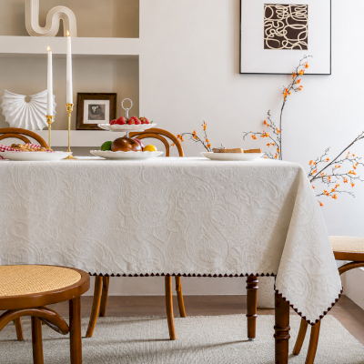 Nappe Jacquard ARABÉLIA, Tissu Coton-Polyester Mélangé, Motif Cachemire en Relief et Bordure Festonnée