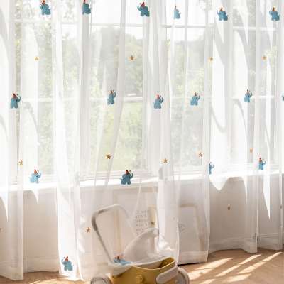 Voilage Enfant Sur Mesure ÉLÉPHIA, Tissu Brodé, Motif Éléphanteau Bleu Soufflant des Bulles