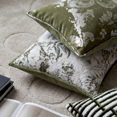 Coussin ARVÉLIS, Tissu Jacquard aux Tons Verts, Motifs Floraux Rétro et Lignes Géométriques Entrecroisées